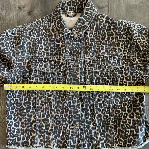 Free People Cheetah Animal Print Cotton Denim Jacket w/Frayed Hem Size Small - Picture 10 of 10